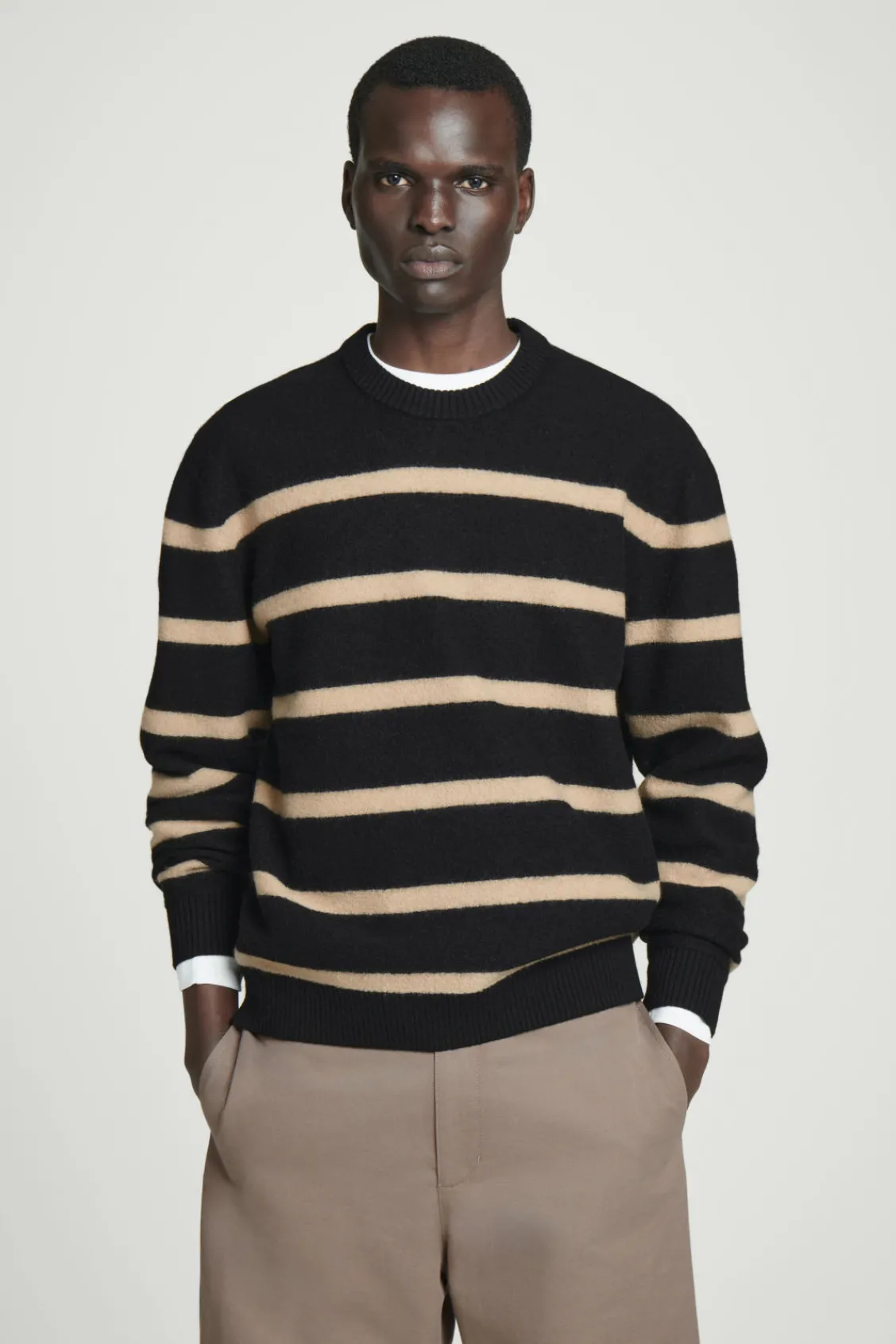 COS BOILED-WOOL CREW-NECK SWEATER BLACK / BEIGE / STRIPED Fashion