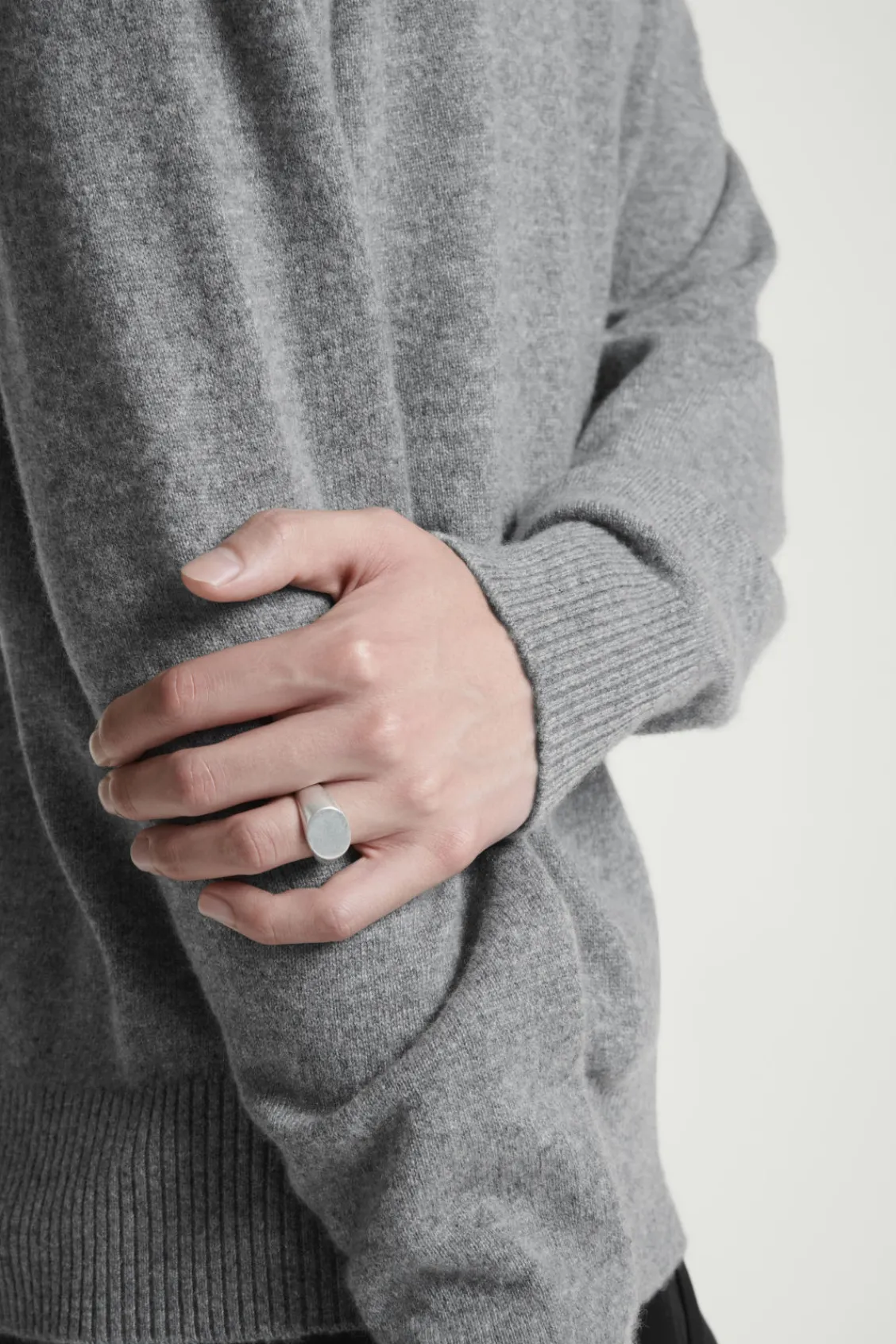 COS BRUSHED SIGNET RING SILVER Hot