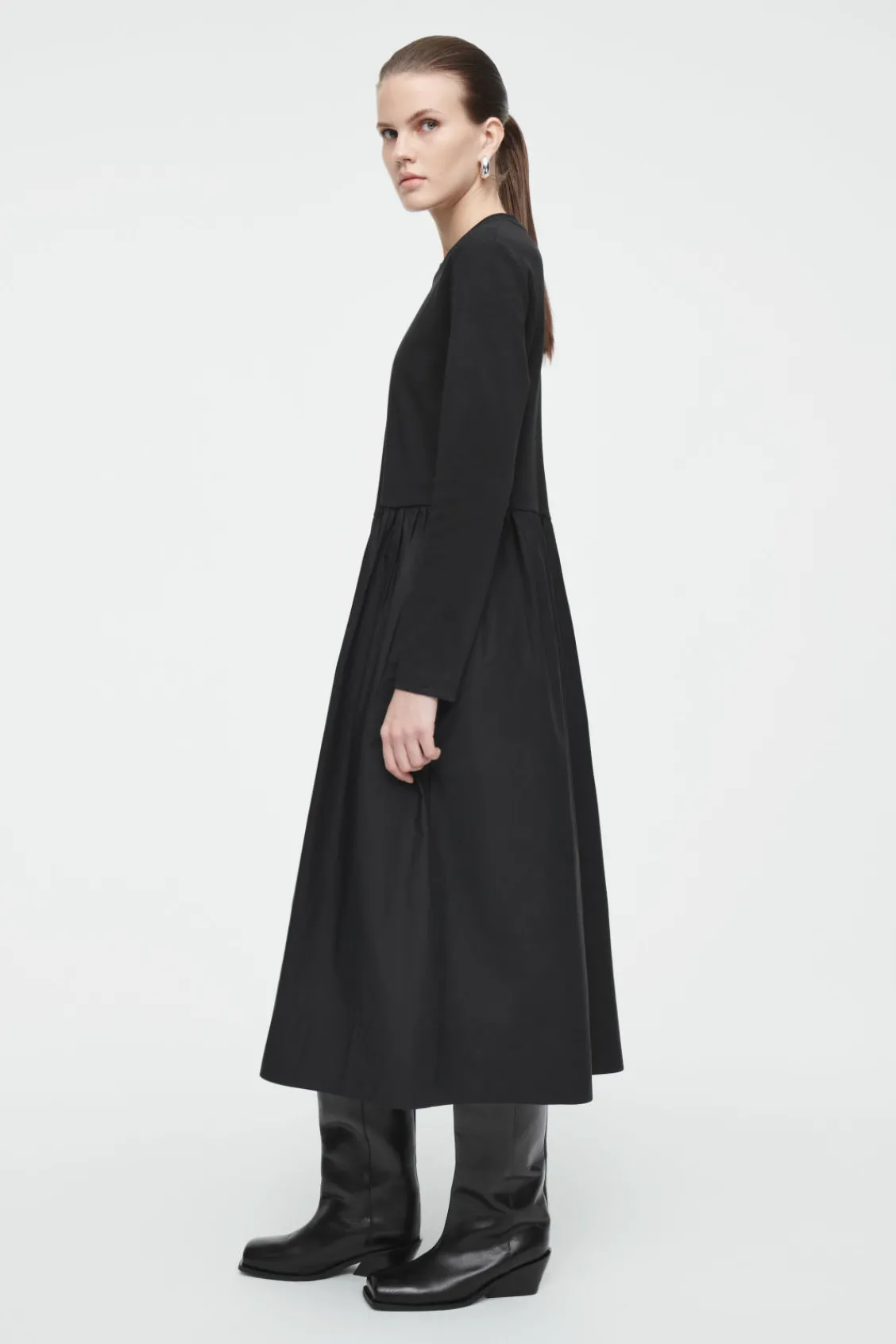 COS CONTRAST-PANEL LONG-SLEEVED MIDI DRESS BLACK Hot