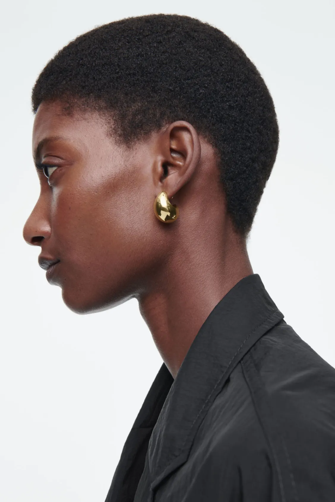 COS CURVED DOMED EARRINGS GOLD Store