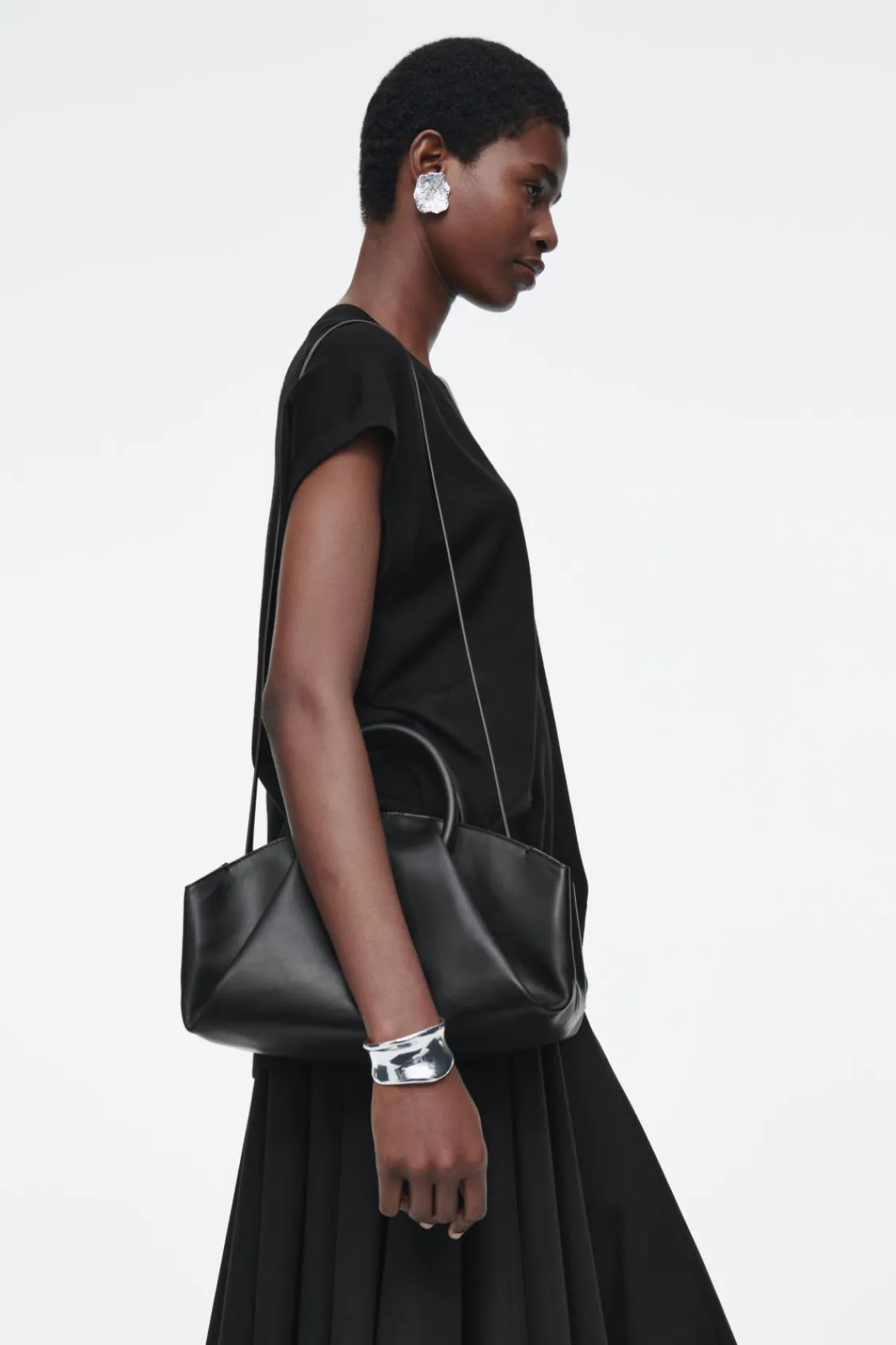 COS FOLD SHOULDER BAG - LEATHER BLACK Discount