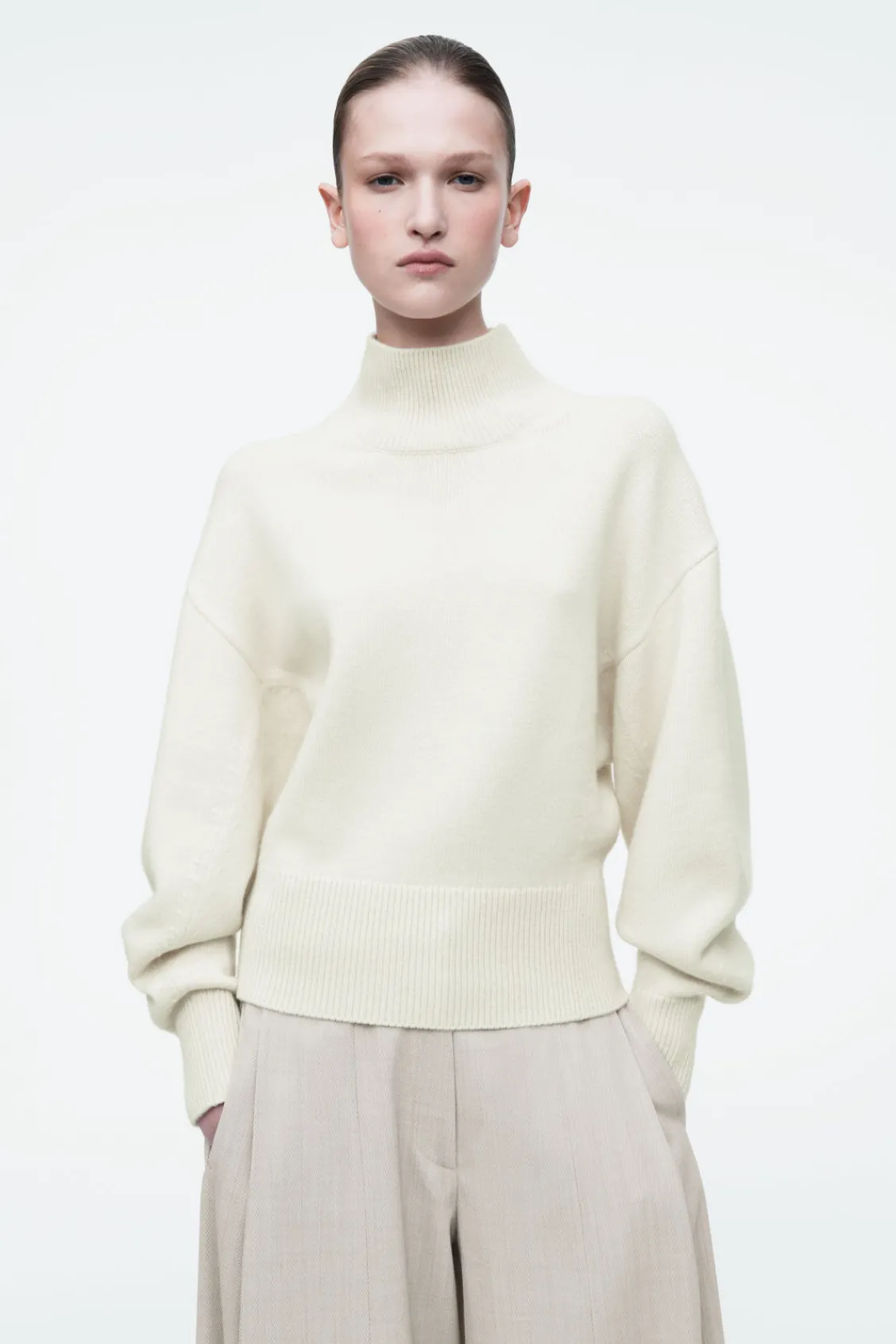 COS FUNNEL-NECK WAISTED WOOL SWEATER CREAM Store