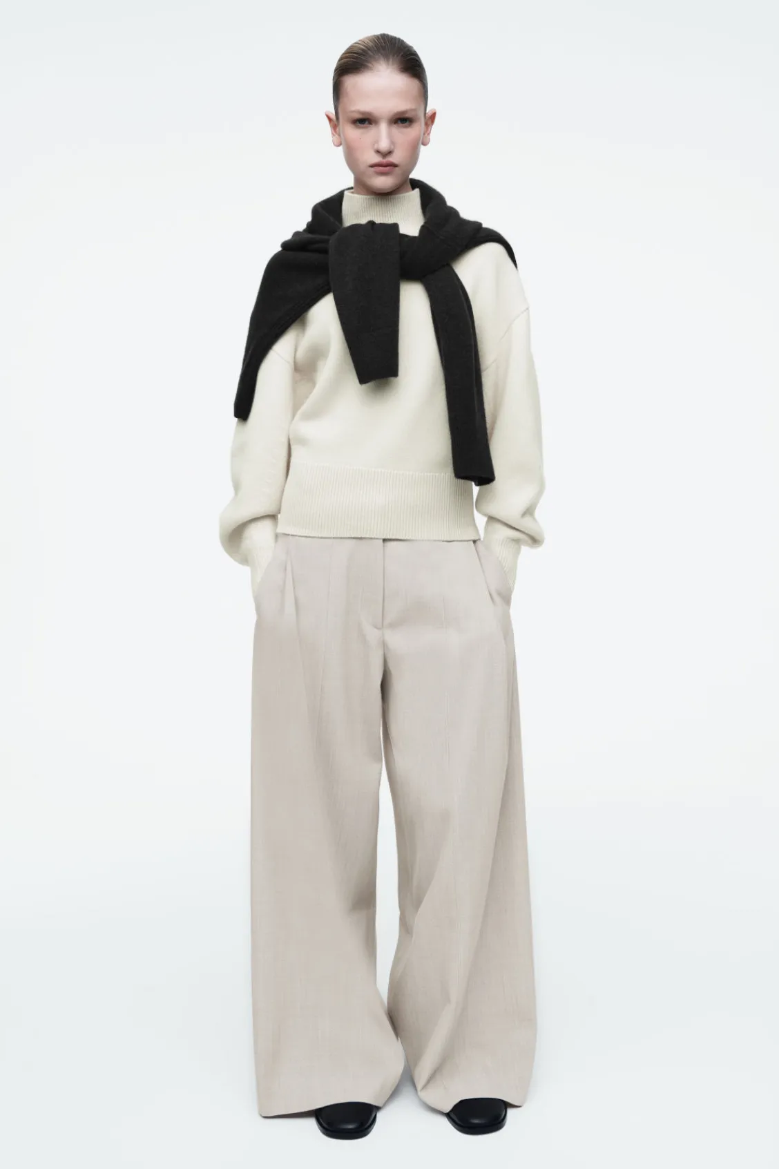 COS FUNNEL-NECK WAISTED WOOL SWEATER CREAM Store