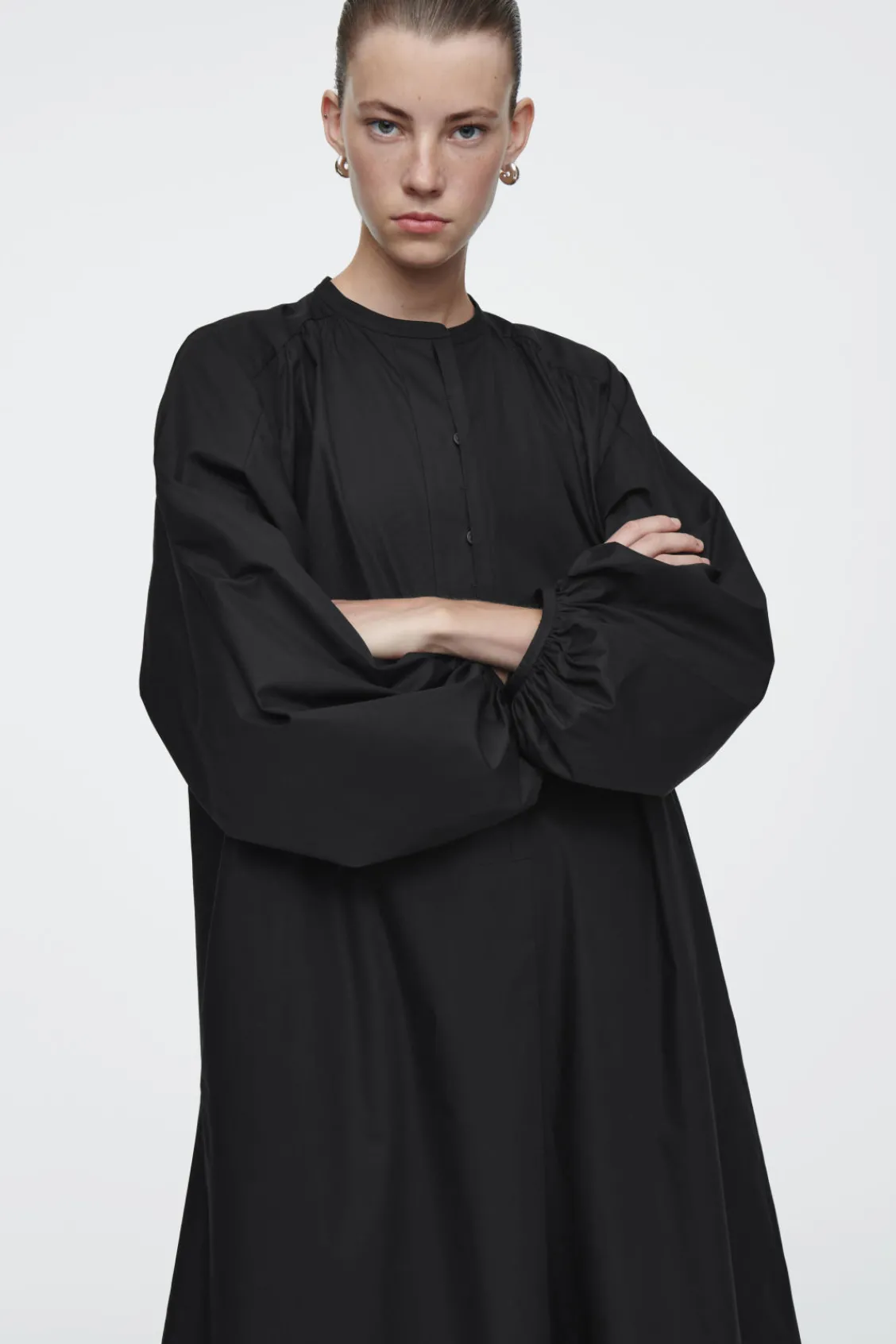 COS GATHERED BALLOON-SLEEVE MIDI DRESS BLACK Outlet