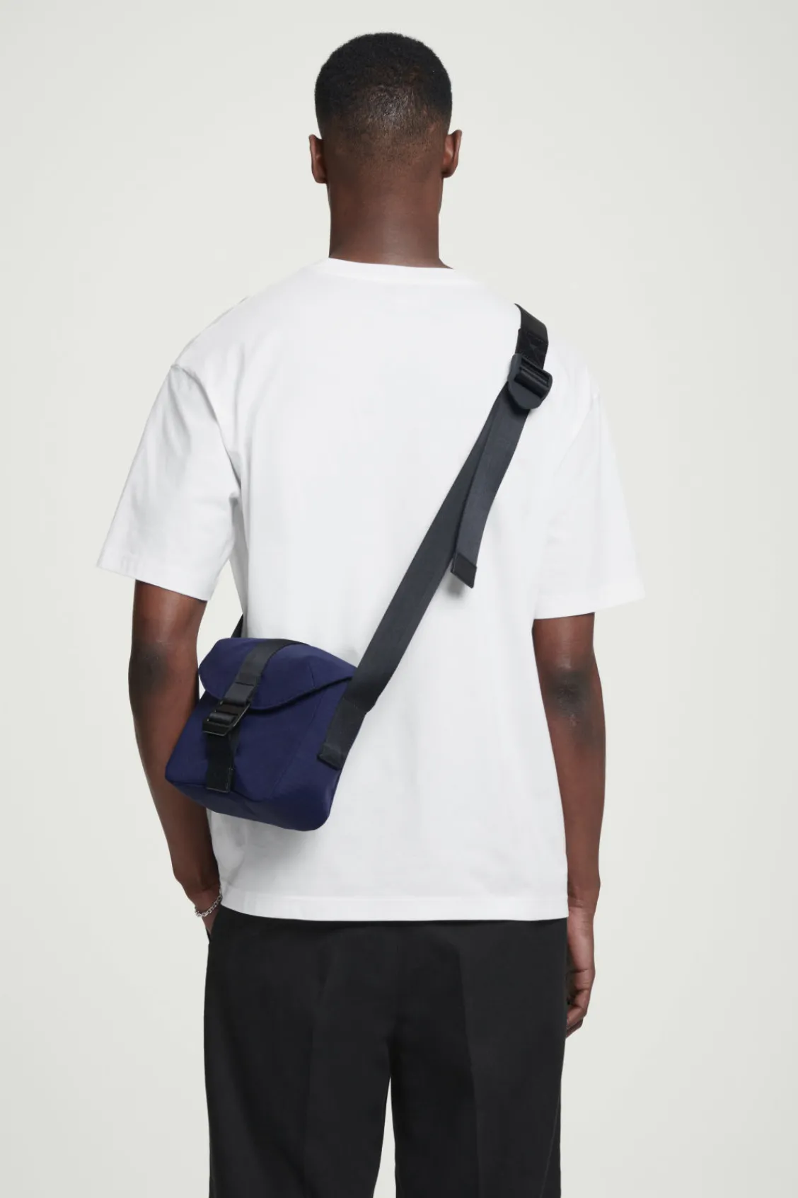 COS GRID CROSSBODY BAG - RIPSTOP DARK BLUE Online