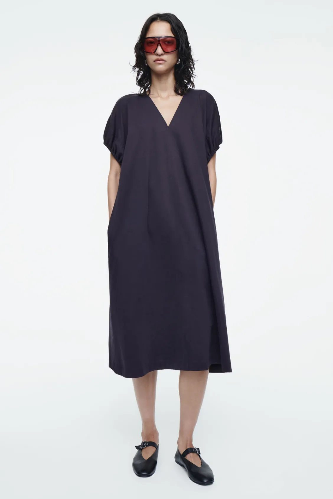 COS OVERSIZED RUCHED-SLEEVE V-NECK DRESS NAVY Best