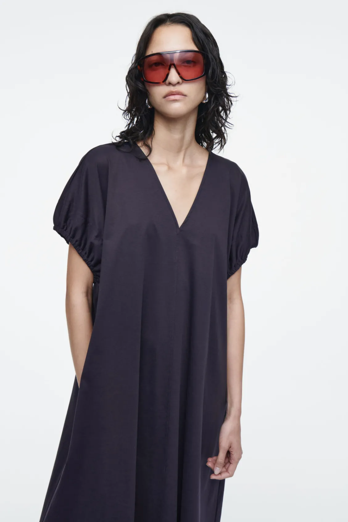 COS OVERSIZED RUCHED-SLEEVE V-NECK DRESS NAVY Best