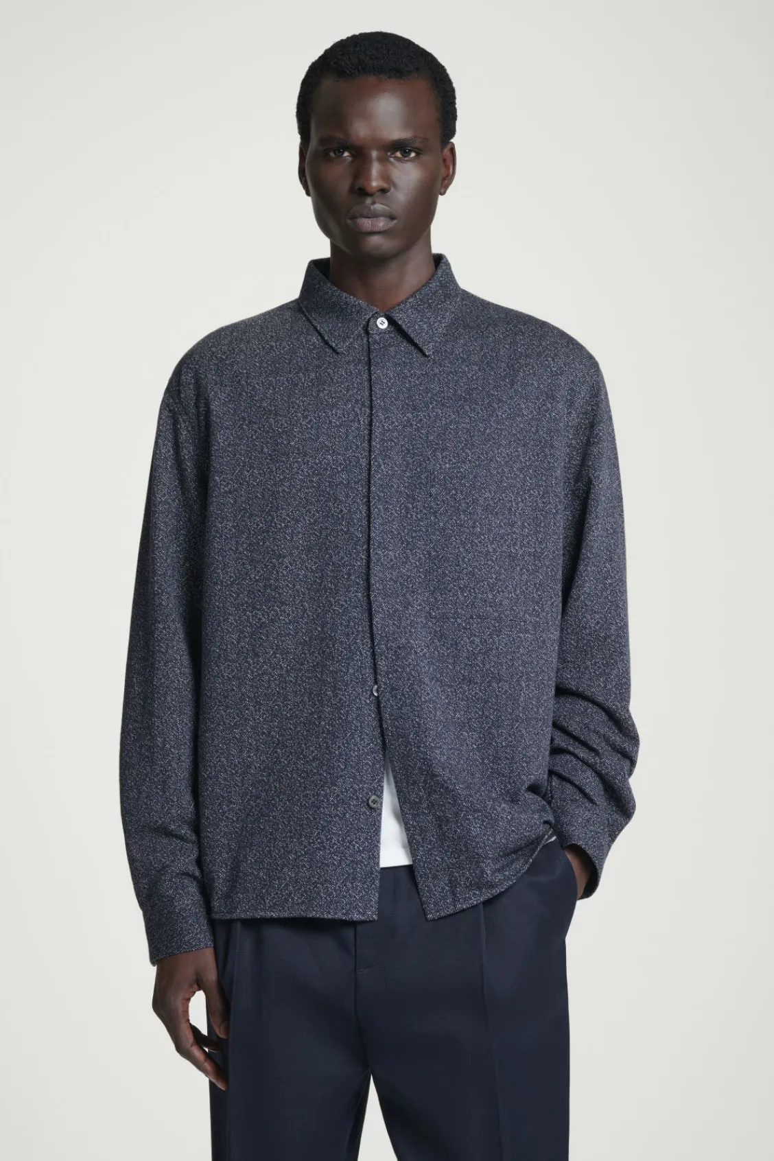 COS OVERSIZED TEXTURED COTTON OVERSHIRT NAVY / WHITE Fashion