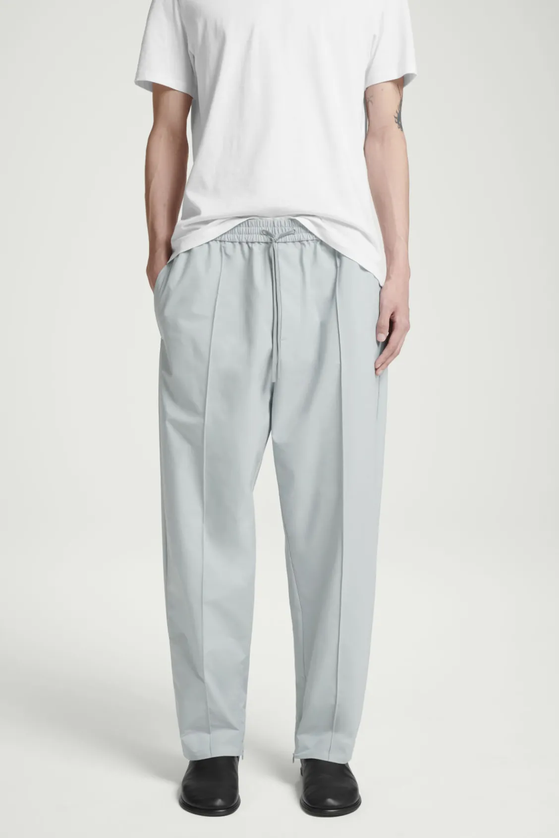 COS PINTUCKED TAPERED TRACK PANTS GRAY Fashion