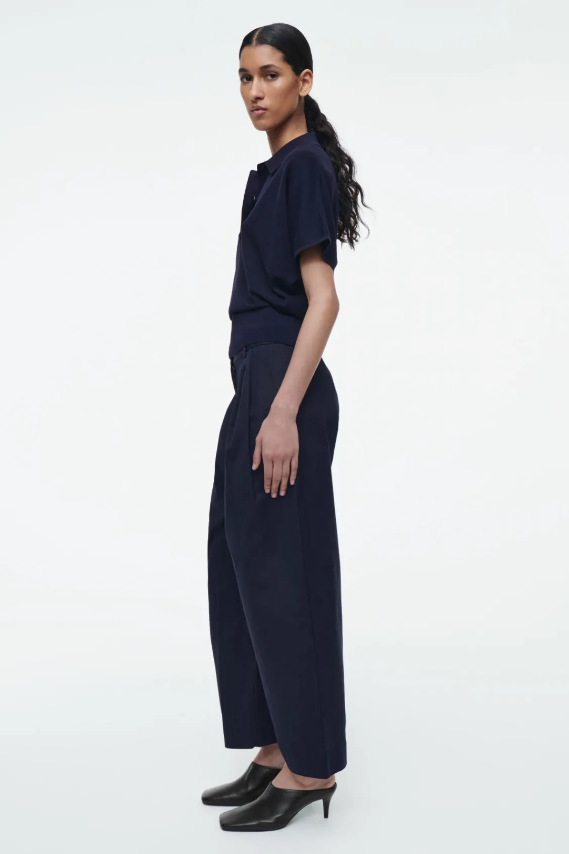 COS PLEATED BARREL-LEG COTTON PANTS NAVY Flash Sale