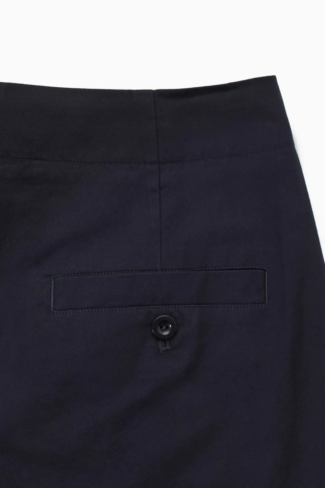 COS PLEATED BARREL-LEG TWILL CHINOS NAVY Shop