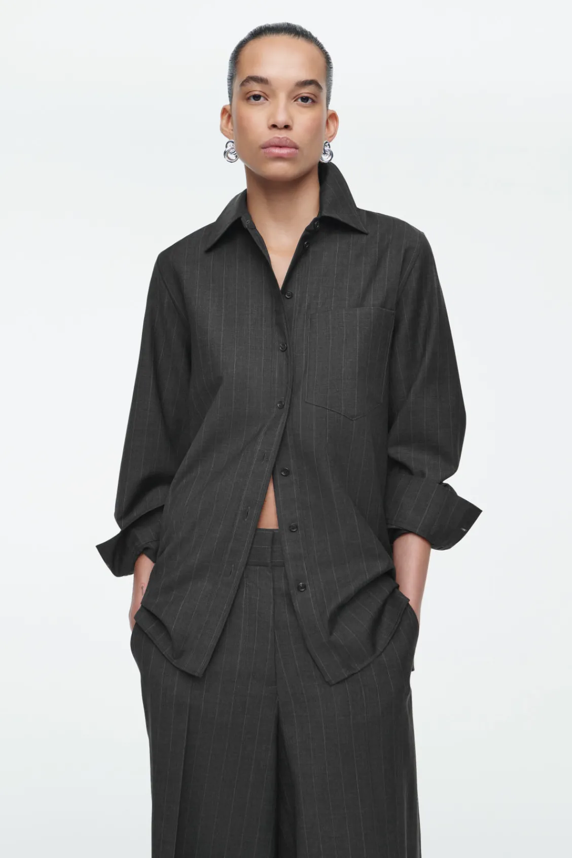 COS RELAXED PINSTRIPED WOOL SHIRT DARK GRAY / PINSTRIPED Hot