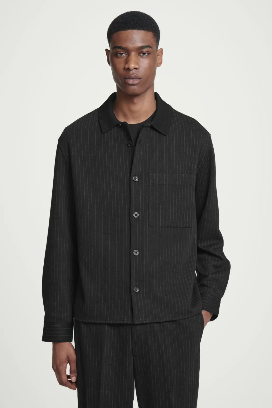 COS RELAXED PINSTRIPED WOOL-BLEND JERSEY SHIRT BLACK / PINSTRIPED New