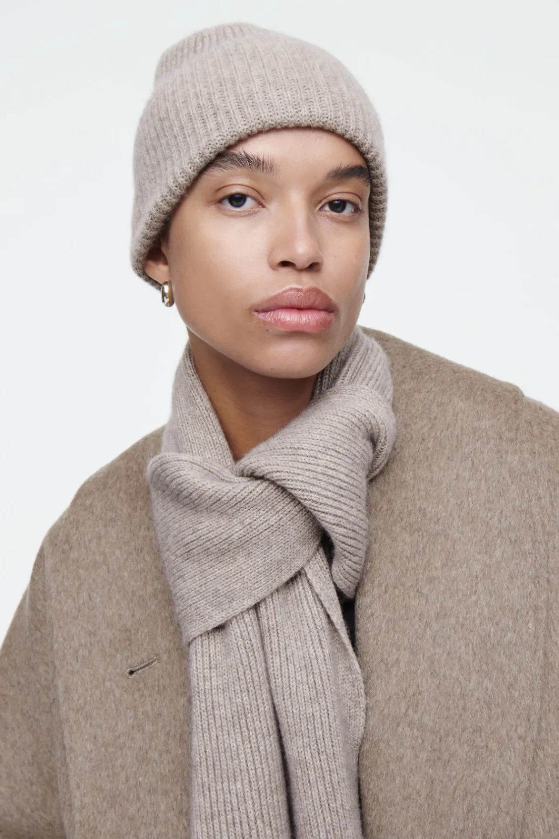 COS RIBBED WOOL AND CASHMERE SCARF BEIGE Hot