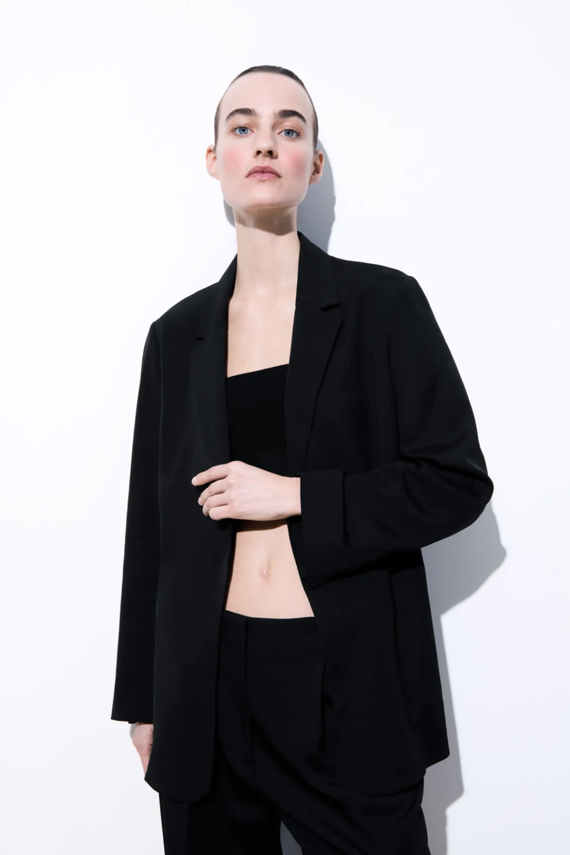 COS THE RELAXED BELTED BLAZER BLACK Fashion