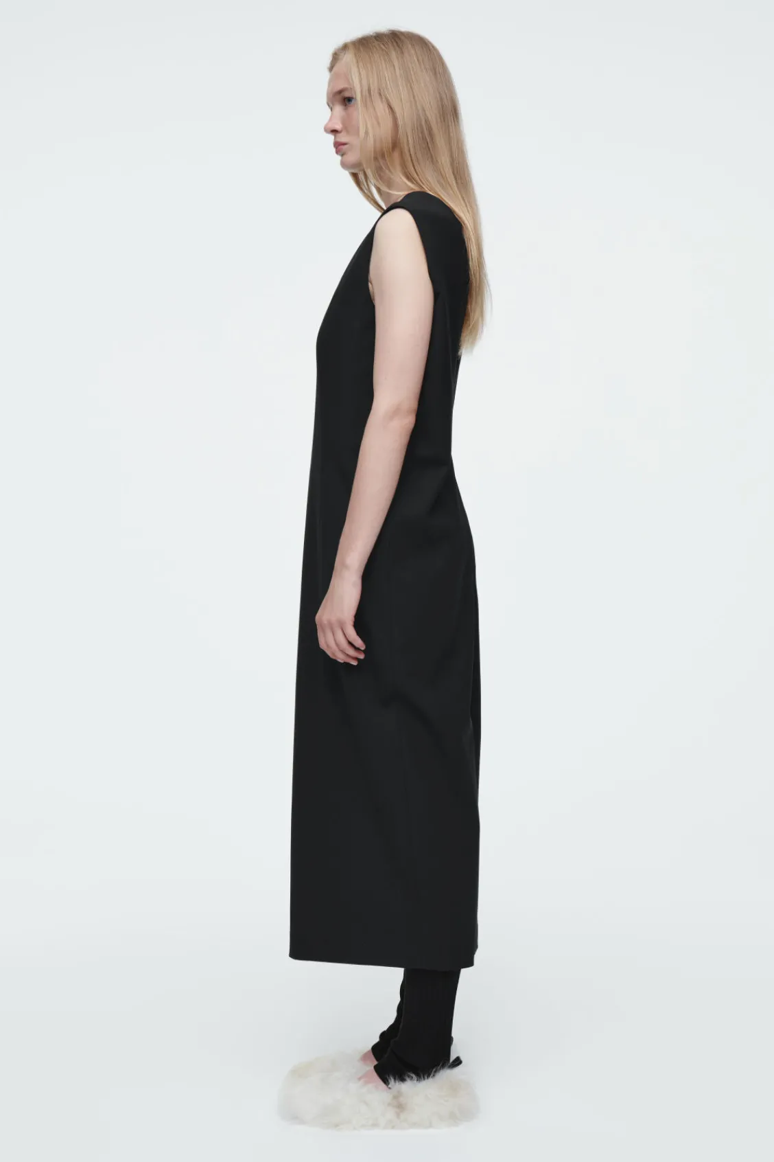 COS THE SLEEVELESS TAILORED WOOL DRESS CARBON Store