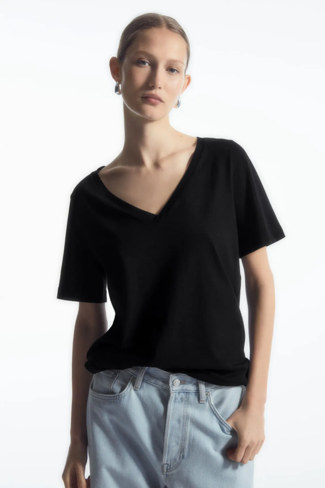 COS 24/7 V-NECK T-SHIRT black Hot