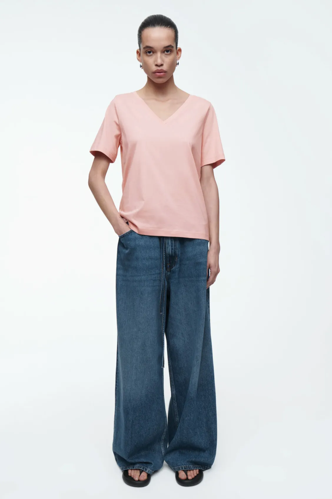 COS 24/7 V-NECK T-SHIRT LIGHT PINK Store